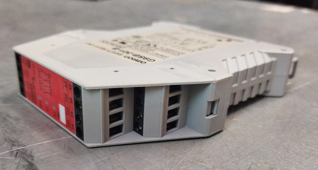 SAFETY RELAY =8440-3011-01